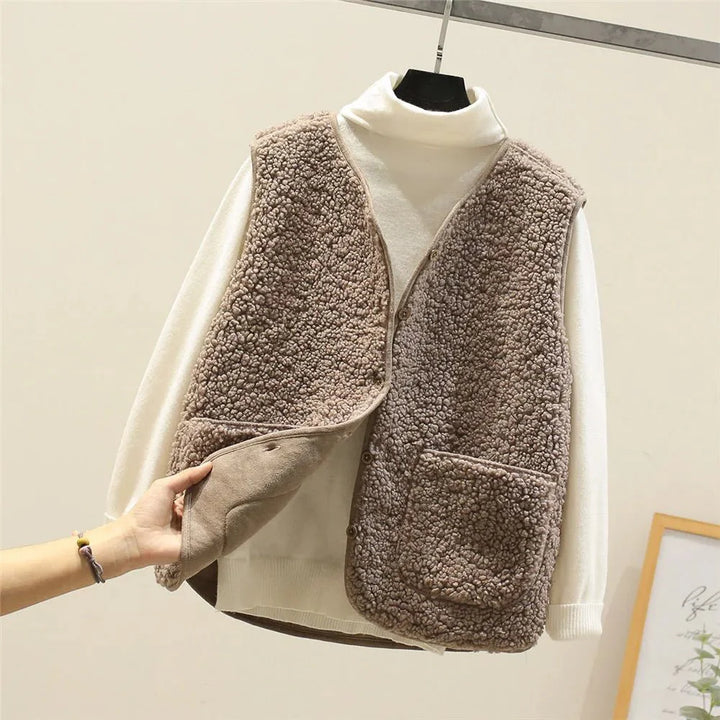 Blythe™ | Elegant Sherpa Vest for All Seasons